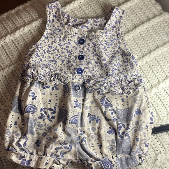 “Kids on the go” 4t floral white/blue romper - Picture 1 of 5